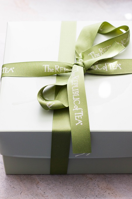 Republic of Tea SuperGreen Tea Review gift box - Eat Thrive Glow