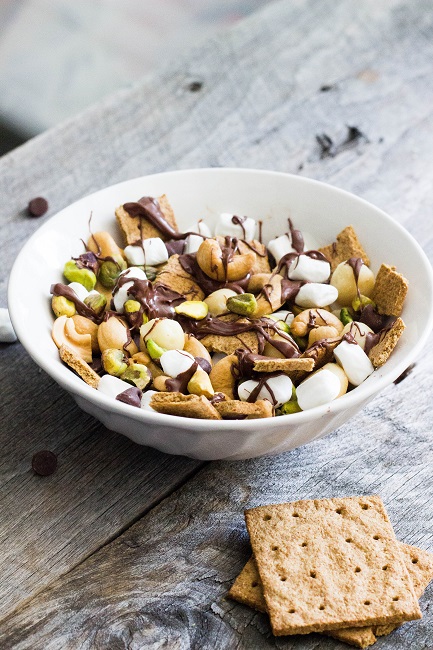 Dark Chocolate Peanut Butter S'mores Trail Mix - Eat Thrive Glow