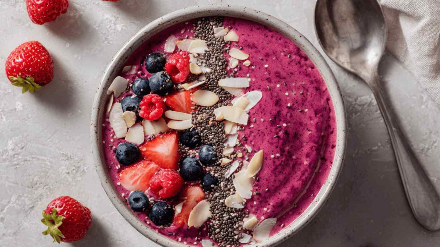 Berry Coconut Smoothie Bowl